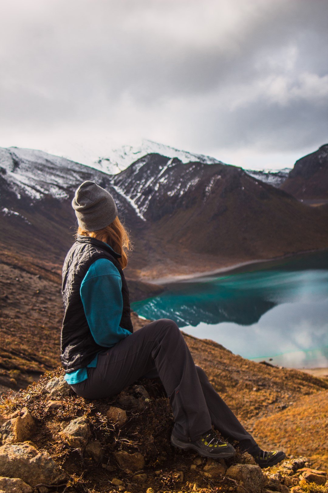 woman-looking-over-upper-tama-lake