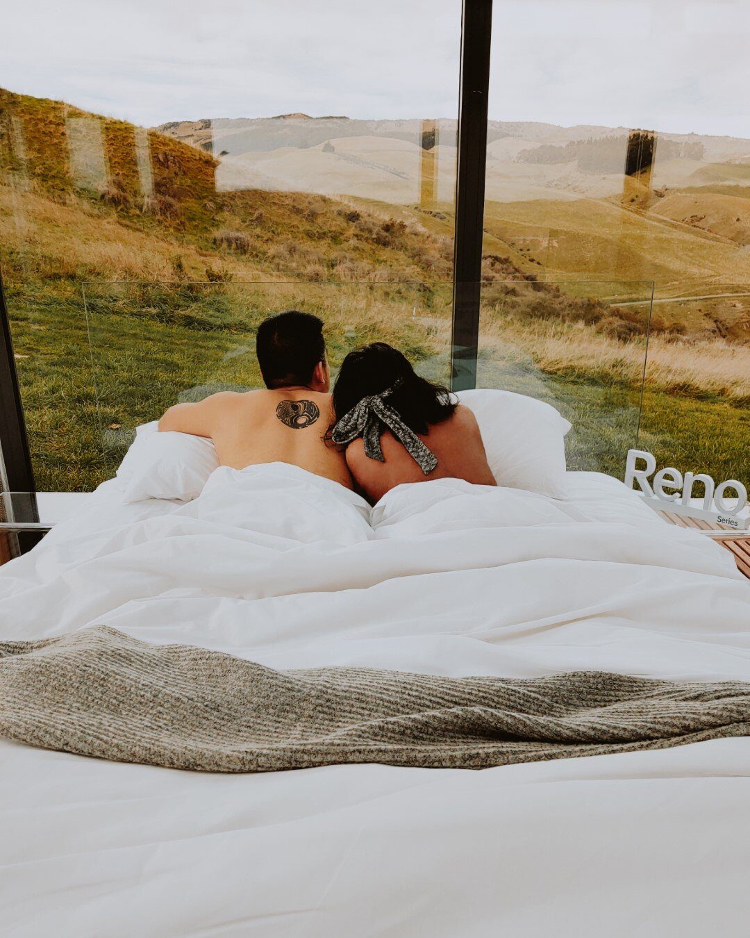 aucklands-best-weekend-getaways-greystone-waipara-purepods-glass-cabin-couple