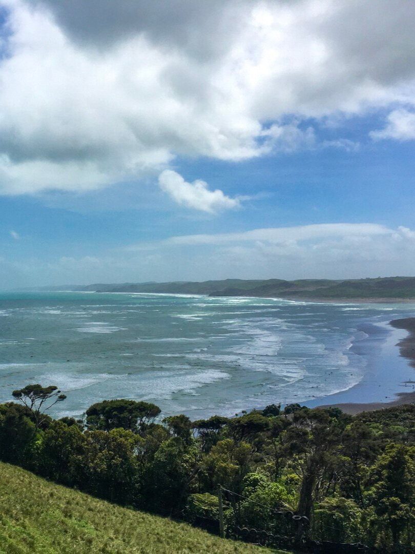 aucklands-best-weekend-getaways-raglan-beach-surfing-paragliding