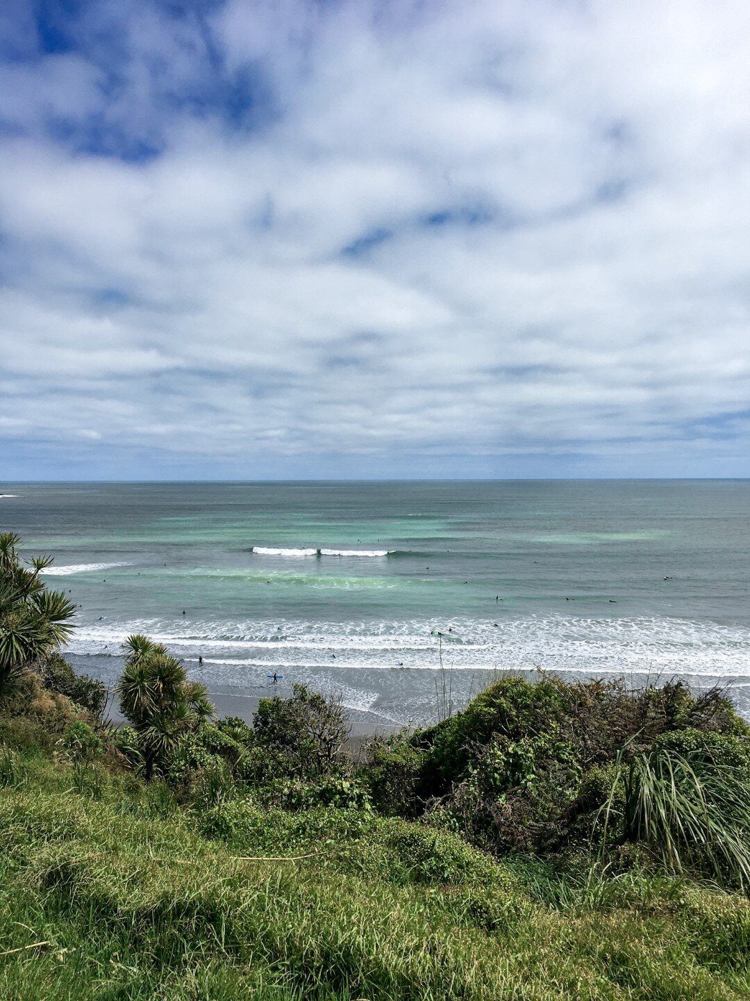 aucklands-best-weekend-getaways-raglan-beach