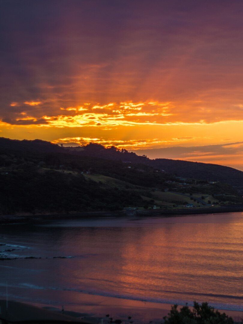 aucklands-best-weekend-getaways-raglan-beach-sunset